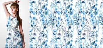 33113 Materiał ze wzorem niebieskie kwiaty polne na jasnym tle, w stylu akwareli